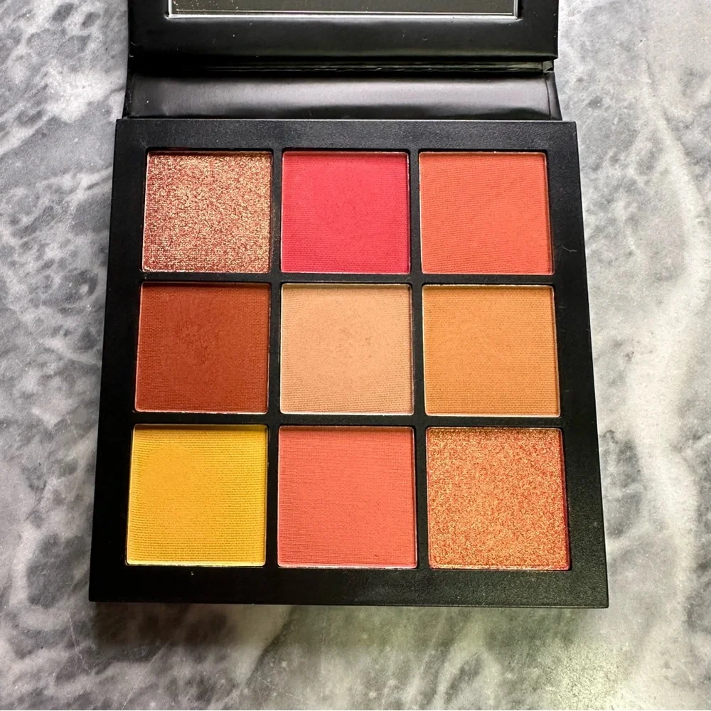 Huda Beauty‎ Coral Obsessions Eyeshadow Palette